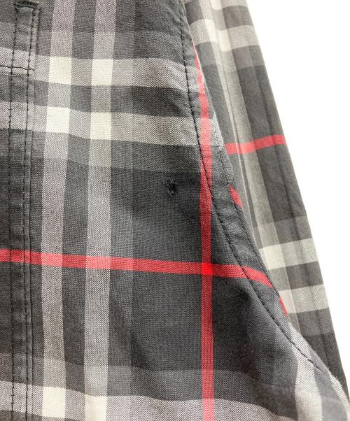 BURBERRY LONDON（バーバリーロンドン）BURBERRY LONDON (バーバリーロンドン) 長袖シャツ ブラック×レッド サイズ:UK4の古着・服飾アイテム