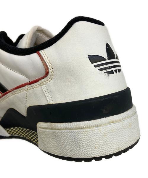 adidas（アディダス）adidas (アディダス) スニーカー ホワイト×ブラック サイズ:275の古着・服飾アイテム