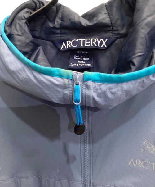 ARC'TERYX（アークテリクス）ARC'TERYX (アークテリクス) ATOM AR HOODY ライトグレー サイズ:Ｍの古着・服飾アイテム