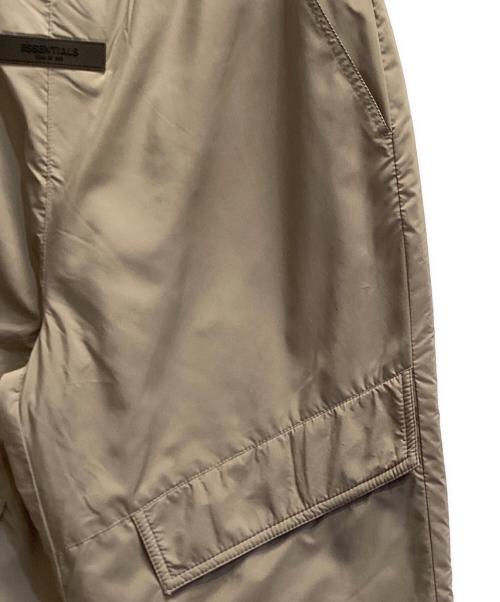 FOG ESSENTIALS（フィアオブゴッド エッセンシャル）FOG ESSENTIALS (フィアオブゴッド エッセンシャル) TECH PANT ベージュ サイズ:Sの古着・服飾アイテム