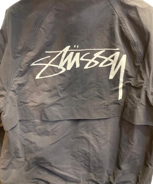 stussy（ステューシー）stussy (ステューシー) BEACH SHELL WAVE DYE ジャケット グレー サイズ:Ｍの古着・服飾アイテム
