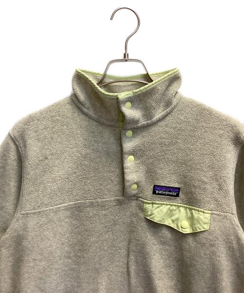 Patagonia（パタゴニア）Patagonia (パタゴニア) ウィメンズ・ライトウェイト・シンチラ・スナップT・プルオーバー ライトグレー サイズ:Mの古着・服飾アイテム
