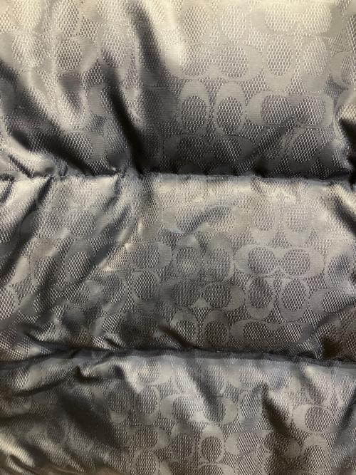 COACH（コーチ）COACH (コーチ) シグネチャー ジャカード ショート パッファー ブラック サイズ:Mの古着・服飾アイテム