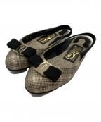 Salvatore Ferragamoサルヴァトーレ フェラガモ）の古着「ヴァラリボン スリングバックサンダル」｜ブラック×ベージュ