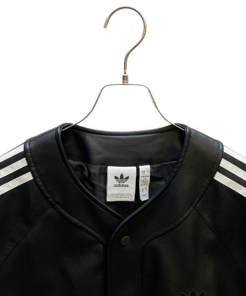 adidas（アディダス）adidas (アディダス) フェイクレザーアディカラースリーストライプスベースボールシャツ ブラック サイズ:Lの古着・服飾アイテム