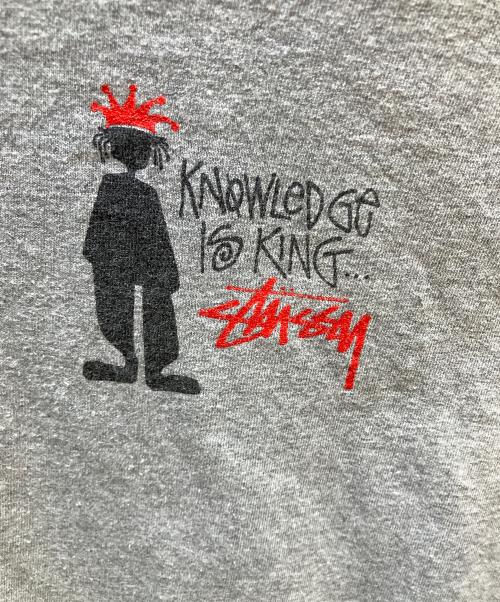 stussy（ステューシー）stussy (ステューシー) knowledge is king シャドーマン Tシャツ グレー サイズ:XLの古着・服飾アイテム