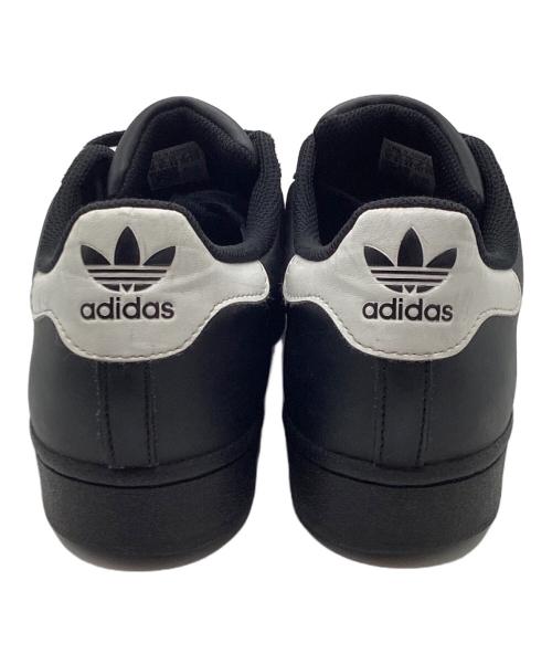 adidas（アディダス）adidas (アディダス) スニーカー ブラック サイズ:27ｃｍの古着・服飾アイテム