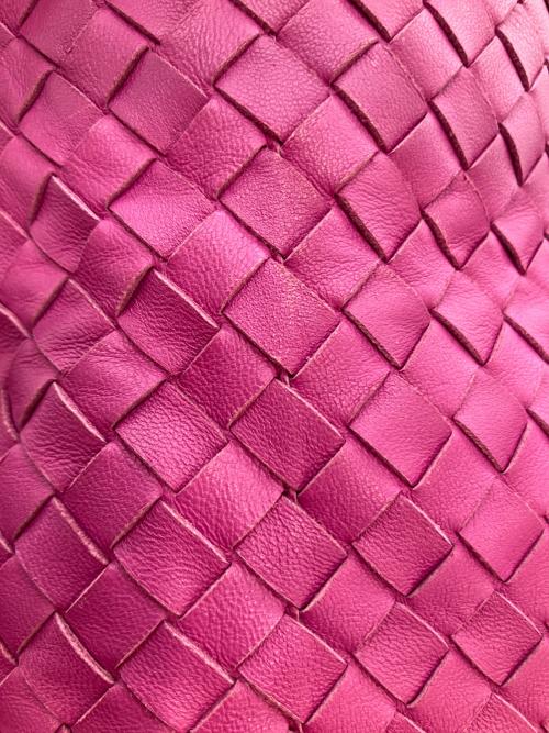 BOTTEGA VENETA（ボッテガベネタ）BOTTEGA VENETA (ボッテガベネタ) イントレチャート　トートバッグ ショッキングピンクの古着・服飾アイテム