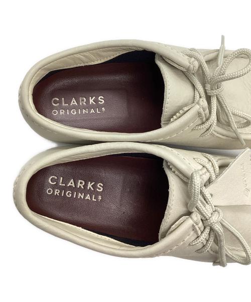 CLARKS ORIGINALS（クラークス オリジナルズ）Clarks Originals (クラークス オリジナルズ) ワラビーシューズ ホワイト サイズ:26.5の古着・服飾アイテム