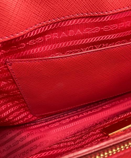 PRADA（プラダ）PRADA (プラダ) 2WAYハンドバッグ レッドの古着・服飾アイテム