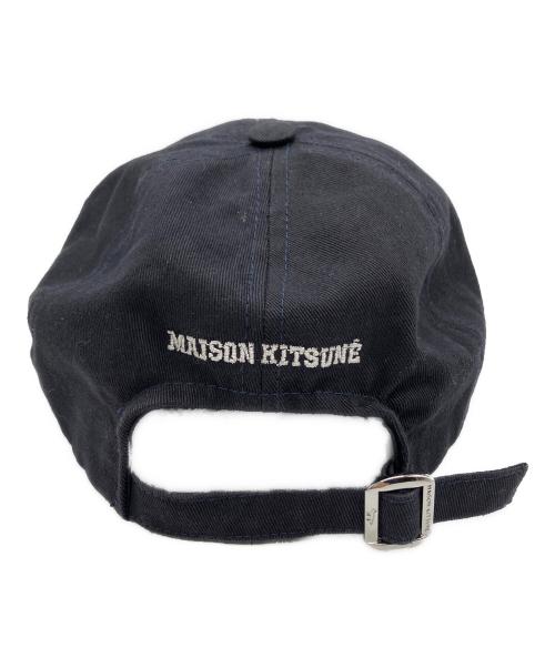 maison kitsune（メゾンキツネ）MAISON KITSUNE (メゾンキツネ) キャップ ブラックの古着・服飾アイテム