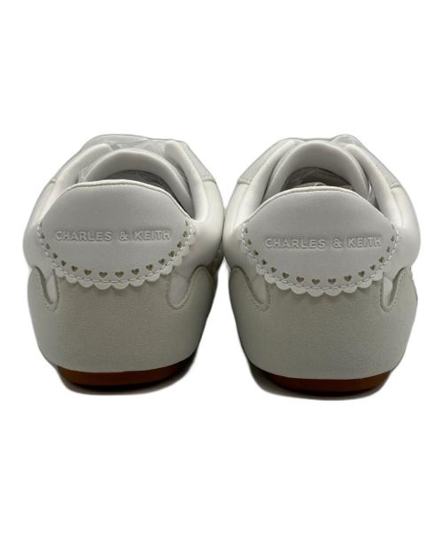 CHARLES & KEITH（チャールズアンドキース）CHARLES & KEITH (チャールズアンドキース) ローカットスニーカー ホワイト サイズ:23.5の古着・服飾アイテム