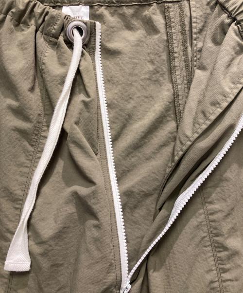 comfy（コンフィー）comfy (コンフィー) ナイロンイージーパンツ オリーブ サイズ:Sの古着・服飾アイテム