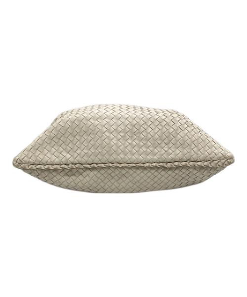 BOTTEGA VENETA（ボッテガベネタ）BOTTEGA VENETA (ボッテガベネタ) ワンショルダーバッグ アイボリーの古着・服飾アイテム