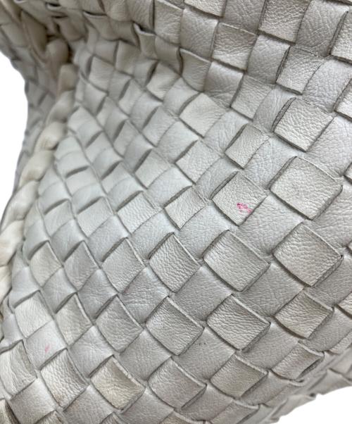 BOTTEGA VENETA（ボッテガベネタ）BOTTEGA VENETA (ボッテガベネタ) ワンショルダーバッグ アイボリーの古着・服飾アイテム