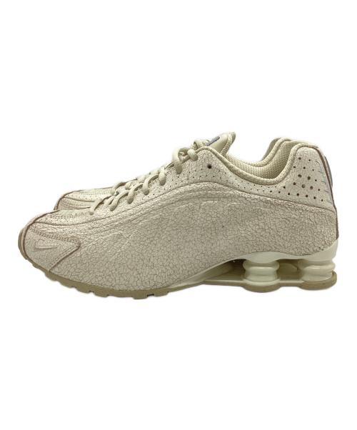 NIKE（ナイキ）NIKE (ナイキ) SHOX R4 QS NATURAL/NET-METALLIC SILVER ベージュ サイズ:27cm 未使用品の古着・服飾アイテム