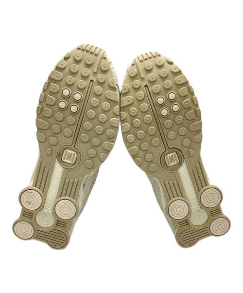 NIKE（ナイキ）NIKE (ナイキ) SHOX R4 QS NATURAL/NET-METALLIC SILVER ベージュ サイズ:27cm 未使用品の古着・服飾アイテム