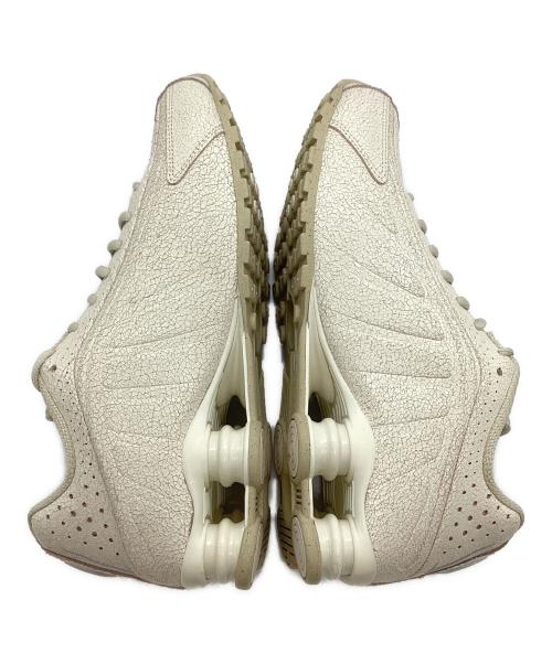 NIKE（ナイキ）NIKE (ナイキ) SHOX R4 QS NATURAL/NET-METALLIC SILVER ベージュ サイズ:27cm 未使用品の古着・服飾アイテム
