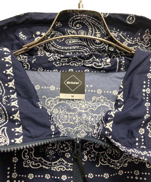 F.C.R.B.（エフシーレアルブリストル）F.C.R.B. (エフシーレアルブリストル) 26SS BANDANA NYLON HOODED BLOUSON	 ネイビー サイズ:Mの古着・服飾アイテム