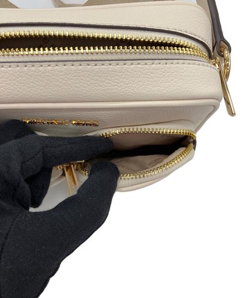 MICHAEL KORS（マイケル・コース）MICHAEL KORS (マイケル・コース) ショルダーバッグ ホワイトの古着・服飾アイテム