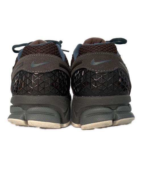 NIKE（ナイキ）NIKE (ナイキ) ローカットスニーカー ブラウン サイズ:28の古着・服飾アイテム