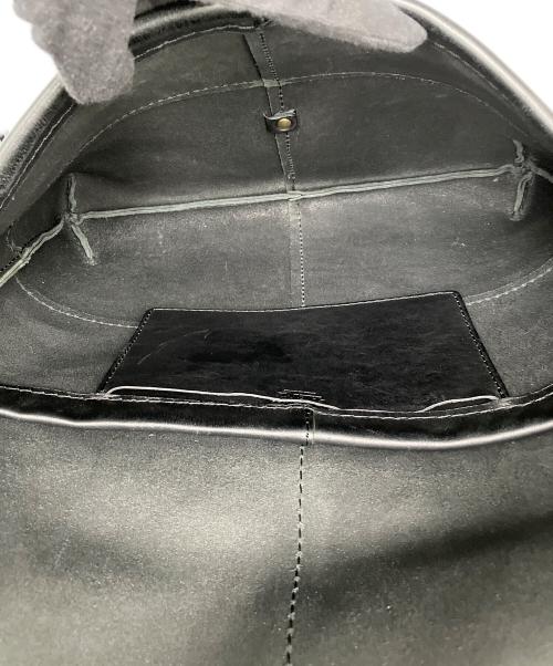 Herz（ヘルツ）Herz (ヘルツ) ベルト留めのショルダーバッグ ブラックの古着・服飾アイテム