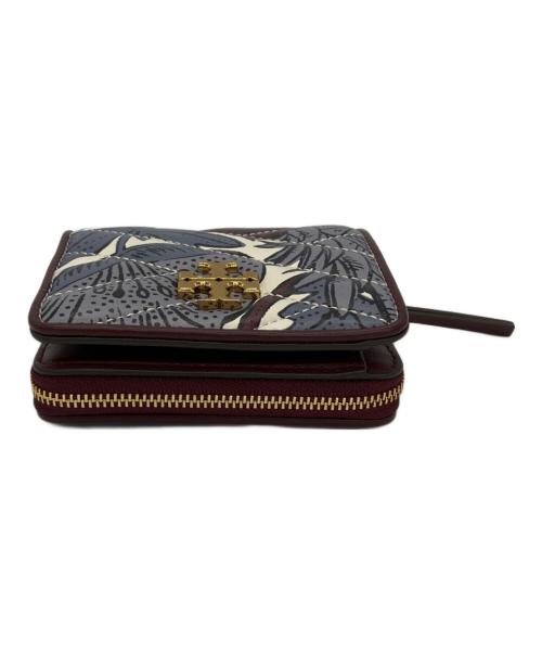 TORY BURCH（トリーバーチ）TORY BURCH (トリーバーチ) 2つ折り財布 レッド×ホワイト×グレーの古着・服飾アイテム