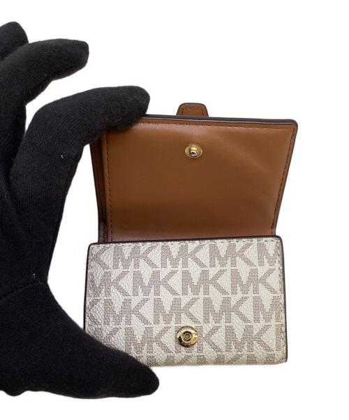 MICHAEL KORS（マイケルコース）MICHAEL KORS (マイケルコース) 3つ折り財布 ホワイト×ブラウンの古着・服飾アイテム