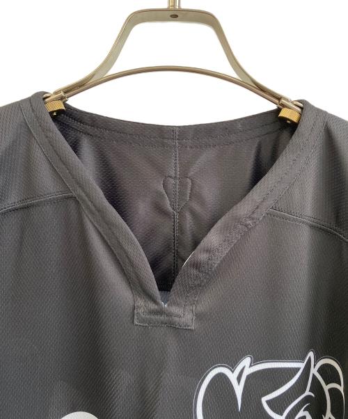 EMOTIONALLY UNAVAILABLE（エモーショナリー・アンアベイラブル）EMOTIONALLY UNAVAILABLE (エモーショナリー・アンアベイラブル) COIN PARKING DELIVERY NOW ON REC HOCKEY JERSEY. 長袖カットソー ブラック サイズ:Lの古着・服飾アイテム