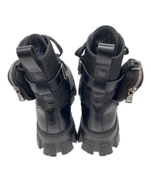 PRADA（プラダ）PRADA (プラダ) モノリス ポーチ付 レザーx Re-Nylon コンバットブーツ ブラック サイズ:7 1/2の古着・服飾アイテム