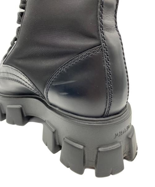 PRADA（プラダ）PRADA (プラダ) モノリス ポーチ付 レザーx Re-Nylon コンバットブーツ ブラック サイズ:7 1/2の古着・服飾アイテム