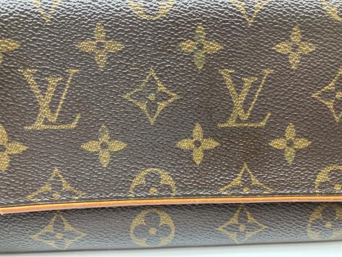 LOUIS VUITTON（ルイ ヴィトン）LOUIS VUITTON (ルイ ヴィトン) ショルダーポーチ ブラウンの古着・服飾アイテム
