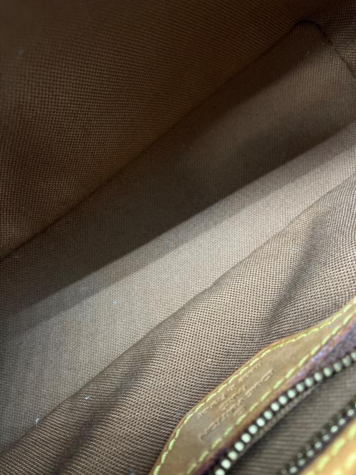 LOUIS VUITTON（ルイ ヴィトン）LOUIS VUITTON (ルイ ヴィトン) ショルダーポーチ ブラウンの古着・服飾アイテム