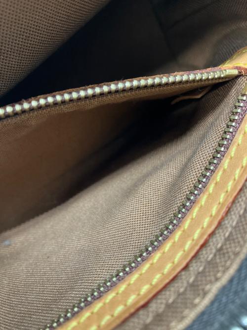 LOUIS VUITTON（ルイ ヴィトン）LOUIS VUITTON (ルイ ヴィトン) ショルダーポーチ ブラウンの古着・服飾アイテム
