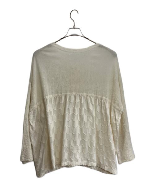 ISSEY MIYAKE me（イッセイ ミヤケ ミー）ISSEY MIYAKE me (イッセイ ミヤケ ミー) 長袖ブラウス ホワイト サイズ:表記なしの古着・服飾アイテム