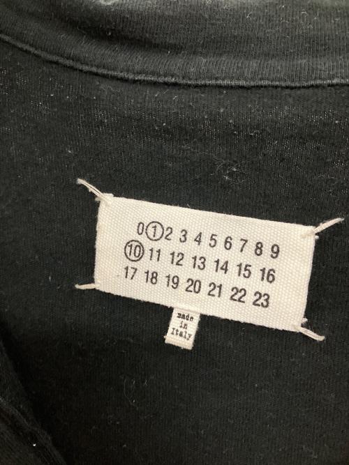 Maison Margiela（メゾンマルジェラ）Maison Margiela (メゾンマルジェラ) スタンプロゴポロシャツ ブラック サイズ:Sの古着・服飾アイテム
