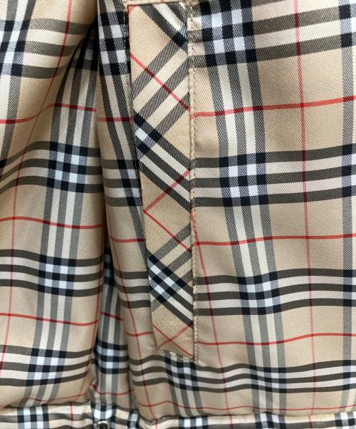 BURBERRY GOLF（バーバリーゴルフ）BURBERRY GOLF (バーバリーゴルフ) リバーシブルダウンベスト ブラック×ベージュ サイズ:41.5の古着・服飾アイテム
