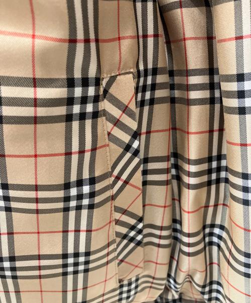 BURBERRY GOLF（バーバリーゴルフ）BURBERRY GOLF (バーバリーゴルフ) リバーシブルダウンベスト ブラック×ベージュ サイズ:41.5の古着・服飾アイテム