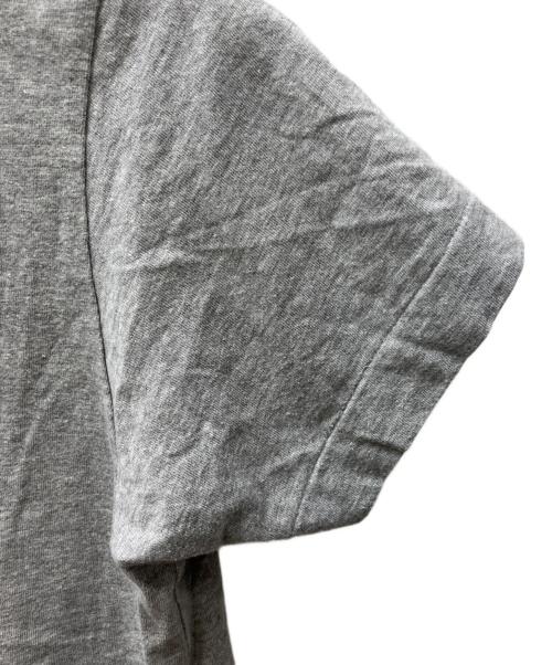 PLAY COMME des GARCONS（プレイコムデギャルソン）PLAY COMME des GARCONS (プレイコムデギャルソン) ゴールド・ハートワッペン・Tシャツ グレー サイズ:Lの古着・服飾アイテム