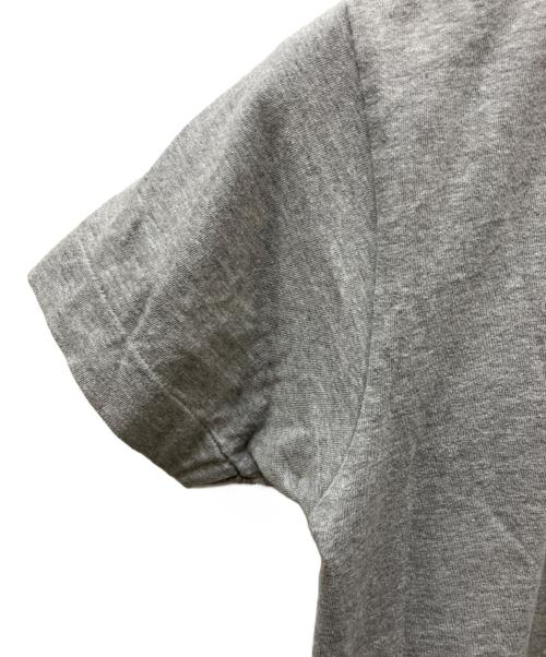 PLAY COMME des GARCONS（プレイコムデギャルソン）PLAY COMME des GARCONS (プレイコムデギャルソン) ゴールド・ハートワッペン・Tシャツ グレー サイズ:Lの古着・服飾アイテム