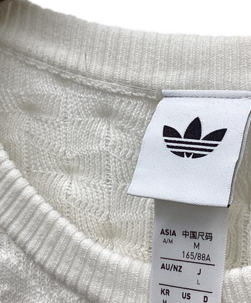 adidas（アディダス）adidas (アディダス) アディルナスリムソリッドスパイクニットスウェットシャツ ホワイト サイズ:Mの古着・服飾アイテム