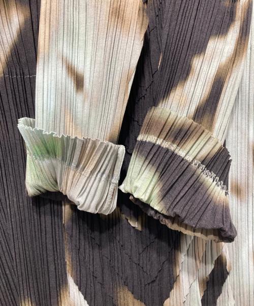 ISSEY MIYAKE FETE（イッセイミヤケフェット）ISSEY MIYAKE FETE (イッセイミヤケフェット) 総柄プリーツジャケット グレー サイズ:2の古着・服飾アイテム