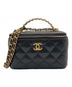 CHANELシャネル）の古着「ロゴハンドルバニティバッグ」｜ブラック