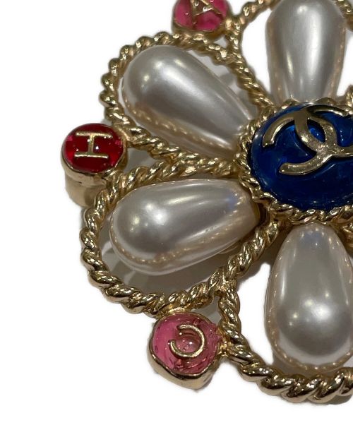 CHANEL（シャネル）CHANEL (シャネル) カラーストーンパールフラワーブローチ トリコロールカラーの古着・服飾アイテム