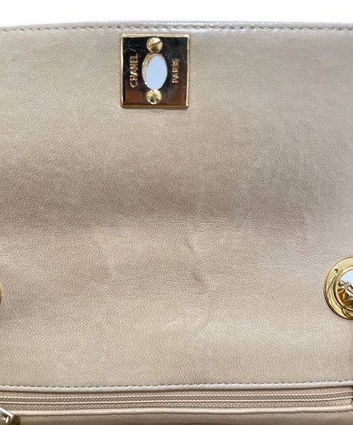 CHANEL（シャネル）CHANEL (シャネル) チェーンショルダーバッグ ベージュの古着・服飾アイテム