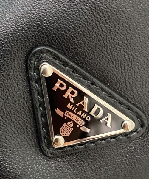 PRADA（プラダ）PRADA (プラダ) Leather Prada Triangle pouch ブラック サイズ:-の古着・服飾アイテム