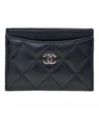 CHANELシャネル）の古着「マトラッセカードケース」｜ブラック