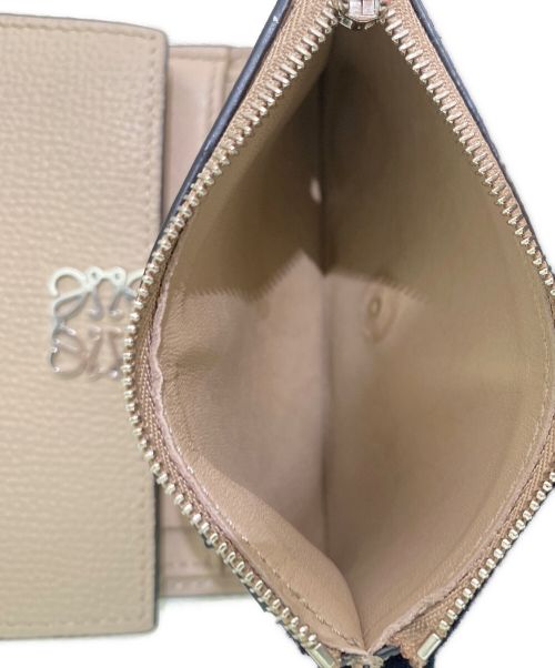 LOEWE（ロエベ）LOEWE (ロエベ) アナグラムバーティカル ウォレット スモール サンド サイズ:スモールの古着・服飾アイテム