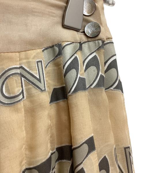 CHANEL（シャネル）CHANEL (シャネル) logo chain pleated skirt（ロゴチェーンプリーツスカート） ベージュ サイズ:40の古着・服飾アイテム