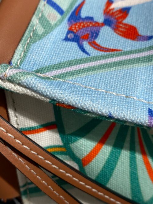 LOEWE（ロエベ）LOEWE (ロエベ) クッショントートバッグ ブラウン サイズ:-の古着・服飾アイテム